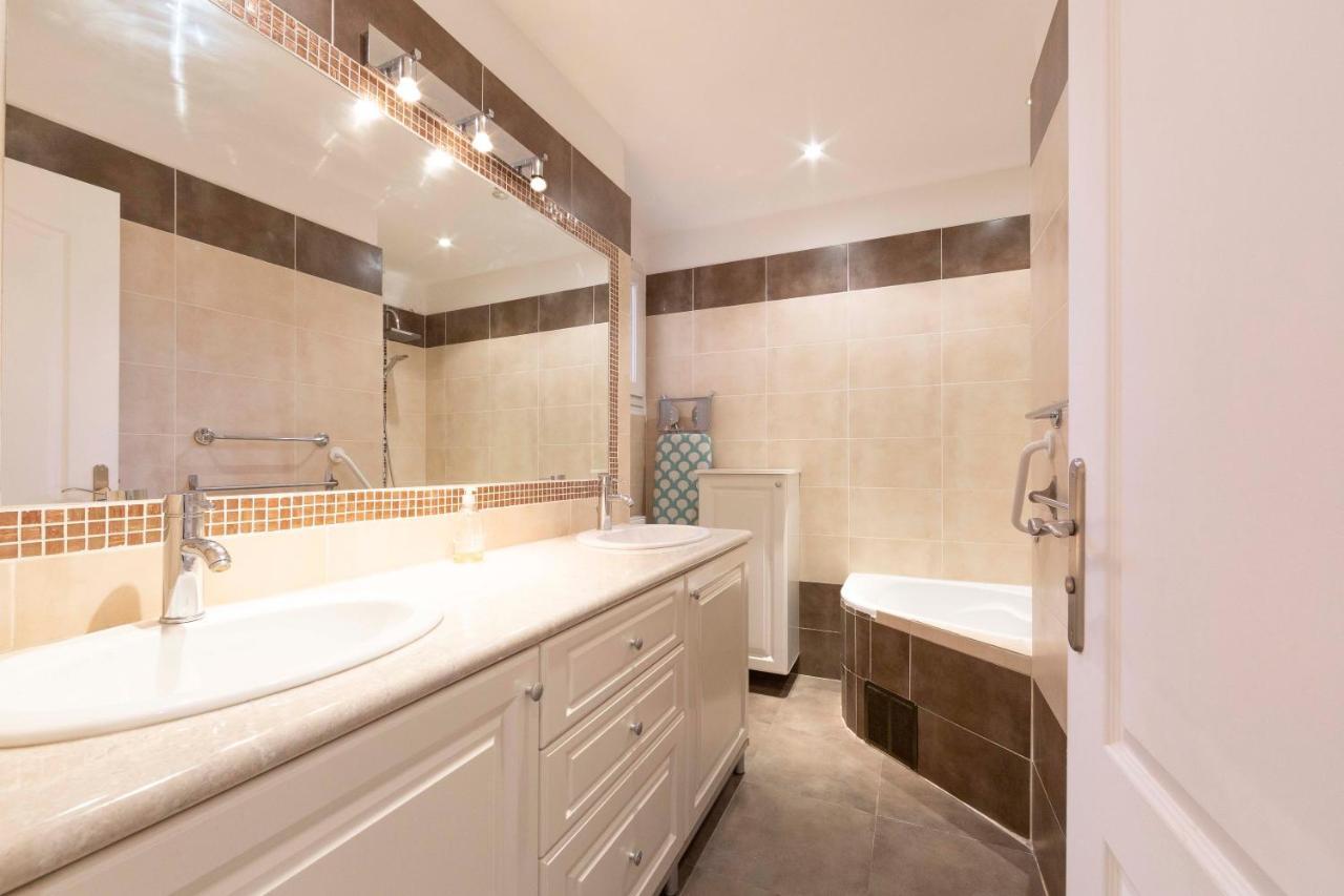 Robert Soleau Bright Design Flat Center Of Apartment *