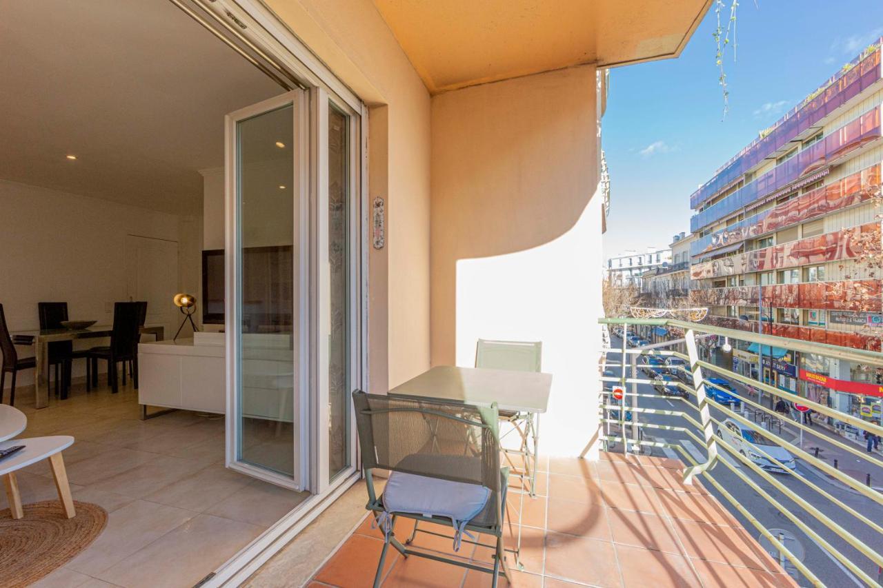 Robert Soleau Bright Design Flat Center Of Apartment *